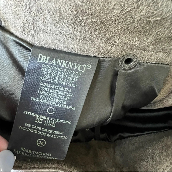 Blank NYC Run For It Taupe Suede Leather Mini Skirt Sz 26 Diagonal Zip Button - Picture 14 of 14